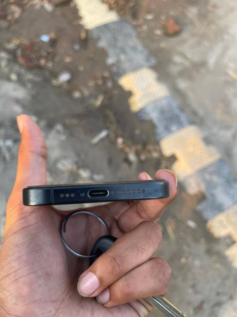 Apple iPhone 15 Pro 4