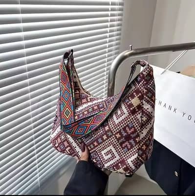 *Product Name*: Bohemian Woven Shoulder Bag with Geometric Strap *Pro