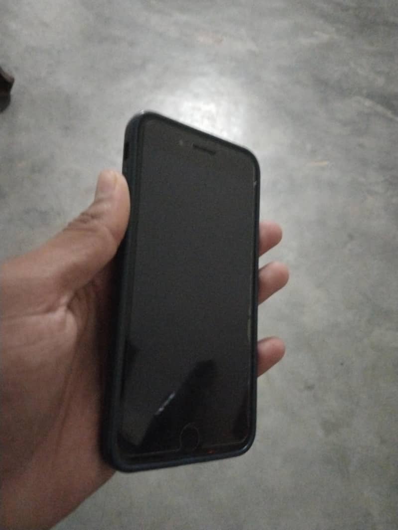 Apple iPhone 7 Plus 0