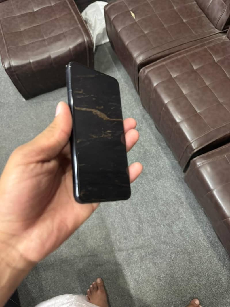 Samsung Mobile S22 1