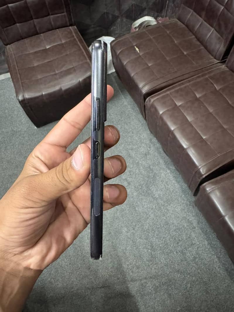 Samsung Mobile S22 2