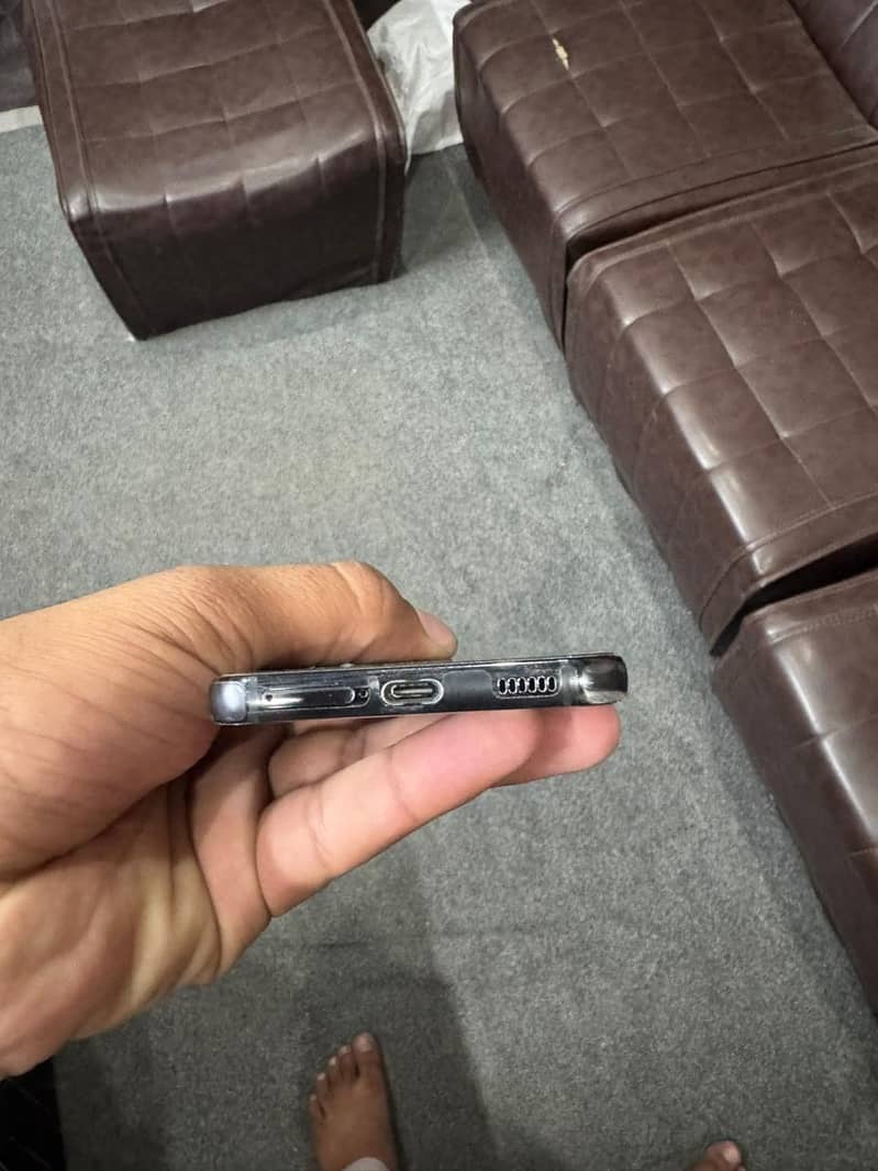 Samsung Mobile S22 3