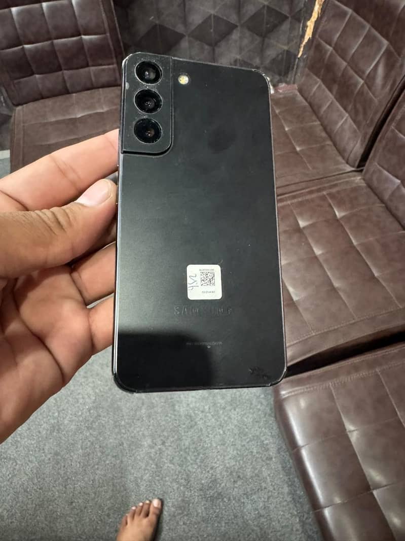 Samsung Mobile S22 4