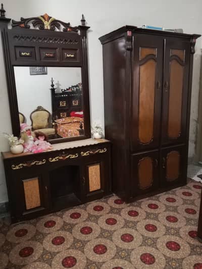 Dressing table and almari