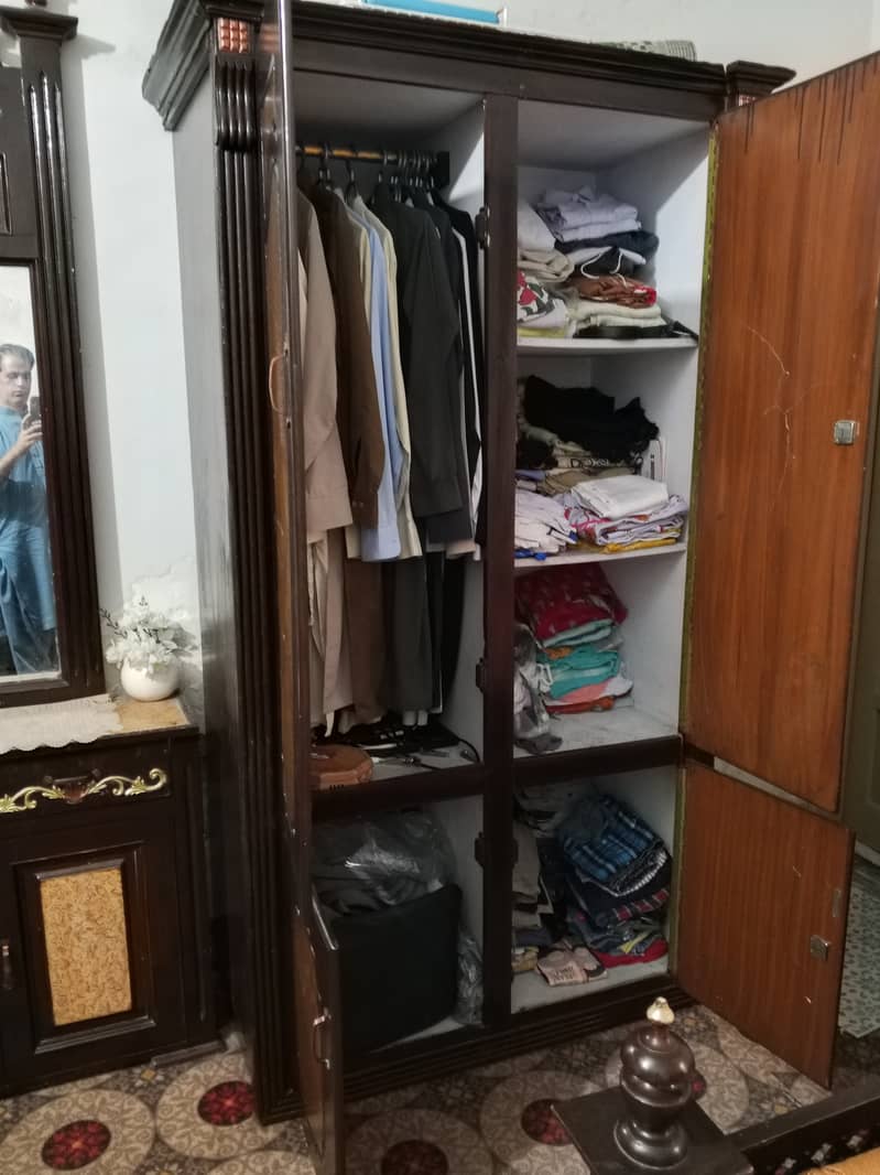 Dressing table and almari 1