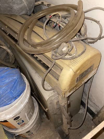 Dawlance split AC