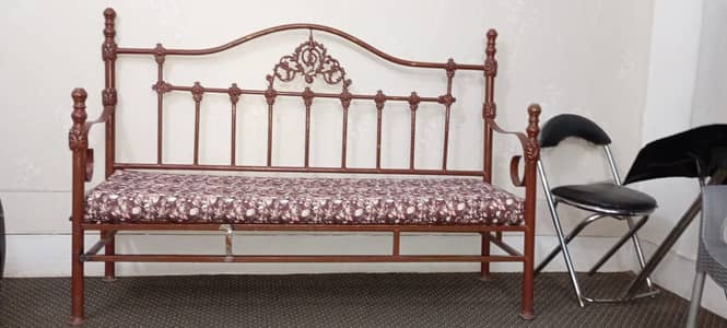 Rod iron sofa in an excellent condition for sale
