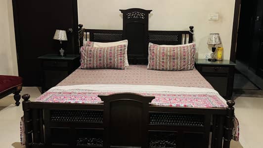 King size Sheesham wood Bed