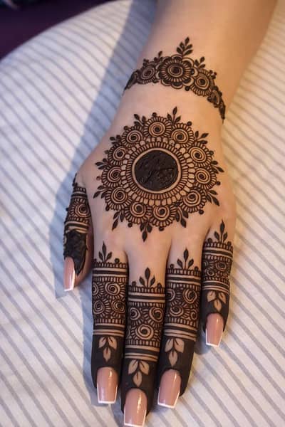 Professional Mehndi Service Available
