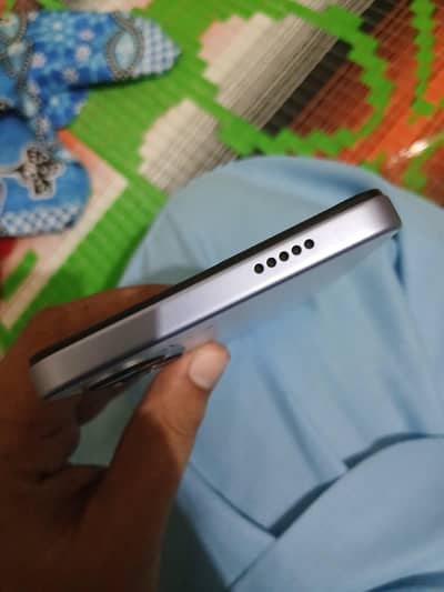 Vivo y05 4+4 128 gb 6500 battery