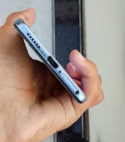Vivo V21