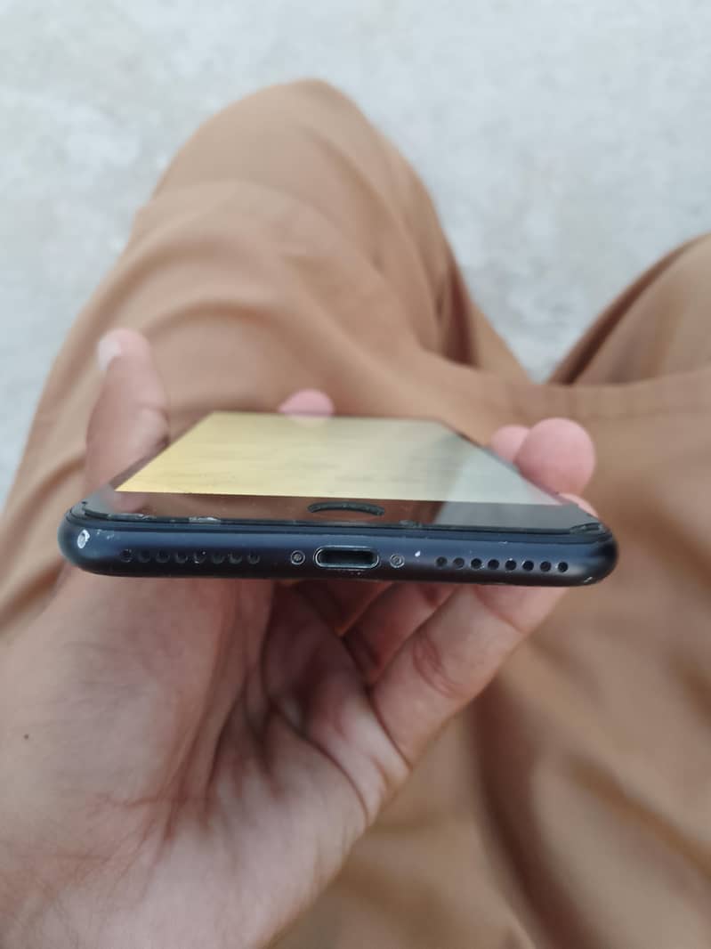 Apple iPhone 7 Plus 3