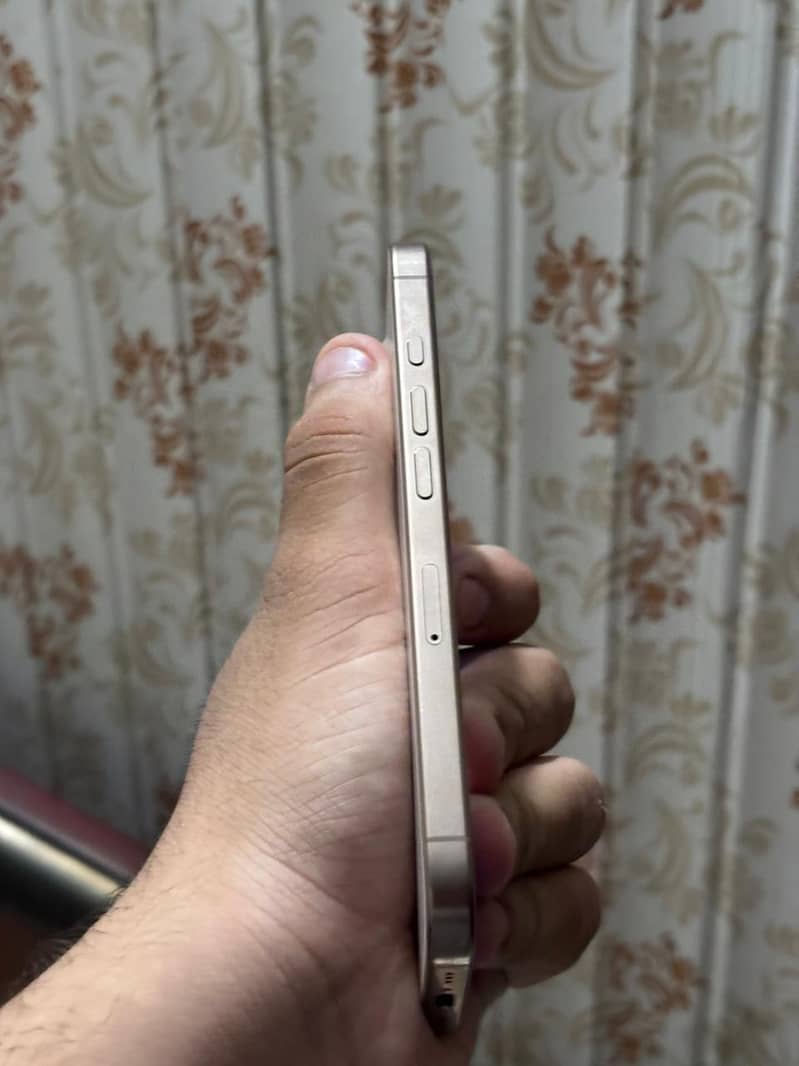 Apple iPhone 16 Pro 4