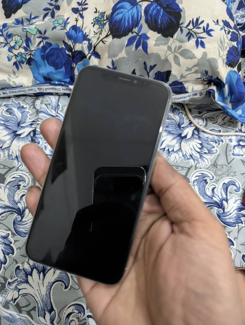 Apple iPhone X 4