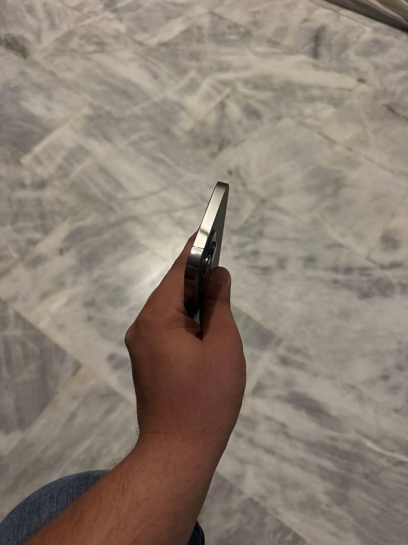 Apple iPhone 13 Pro Max 4
