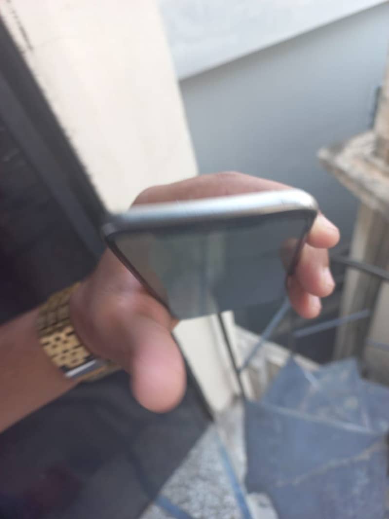 Apple iPhone X 4