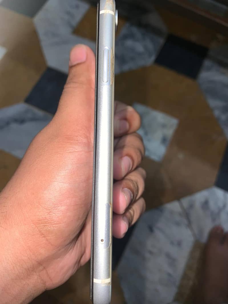 IPhone XR 4