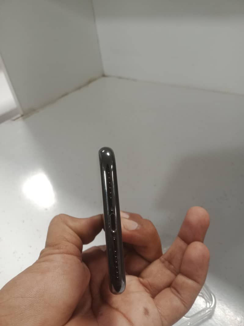 Apple iPhone X 3