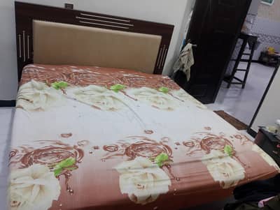 selling my wooden bed