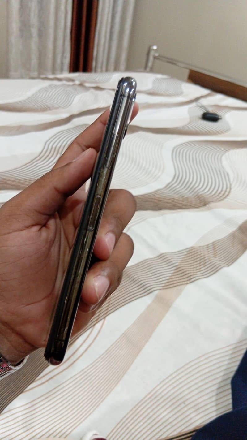 Apple iPhone X 5