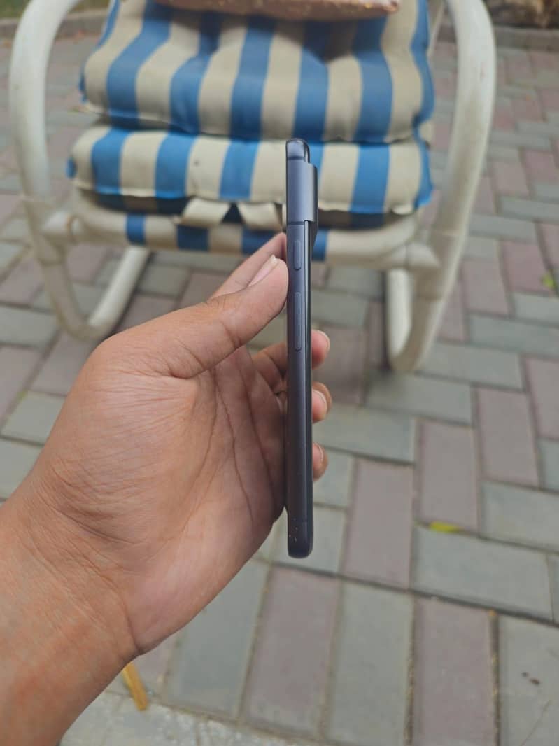 Google Pixel 8 4