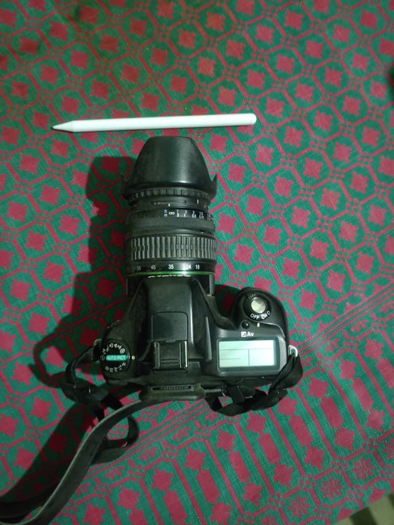 DSLR Camera 0