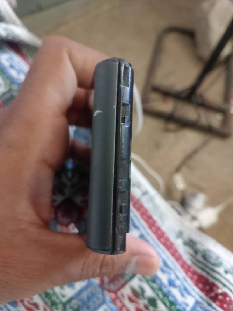 ZTE . . . . 3