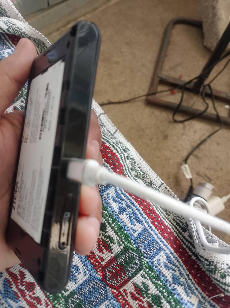 ZTE . . . . 4