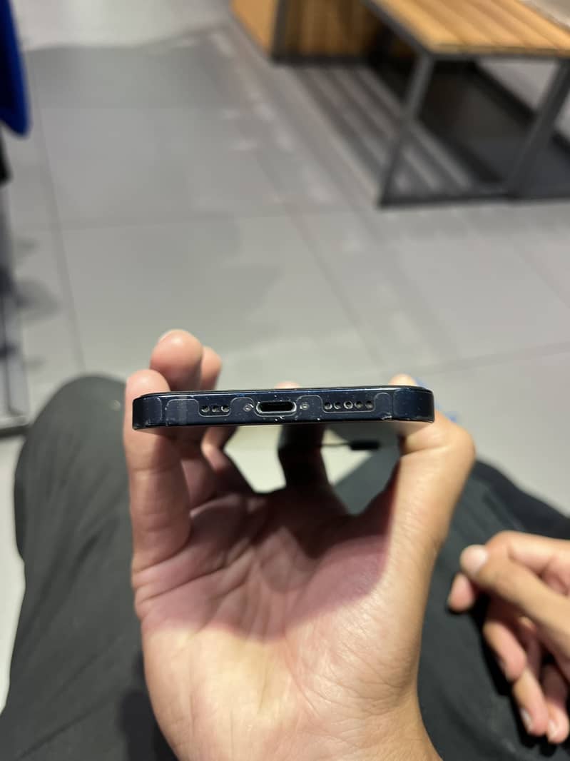 Apple iPhone 12 3
