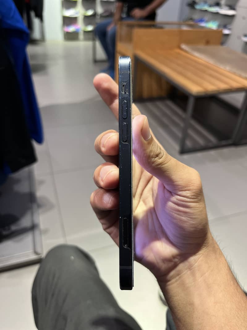 Apple iPhone 12 4