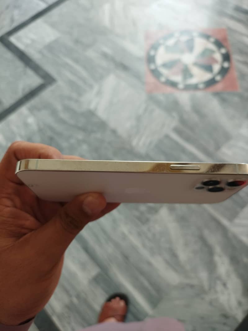 iPhone 12 Pro 4
