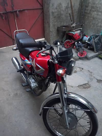 Honda 125 2022 Model Red color for sale