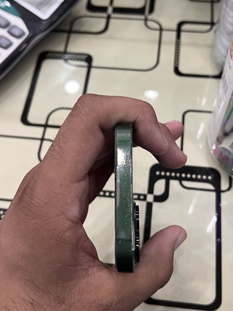 Apple iPhone 13 0