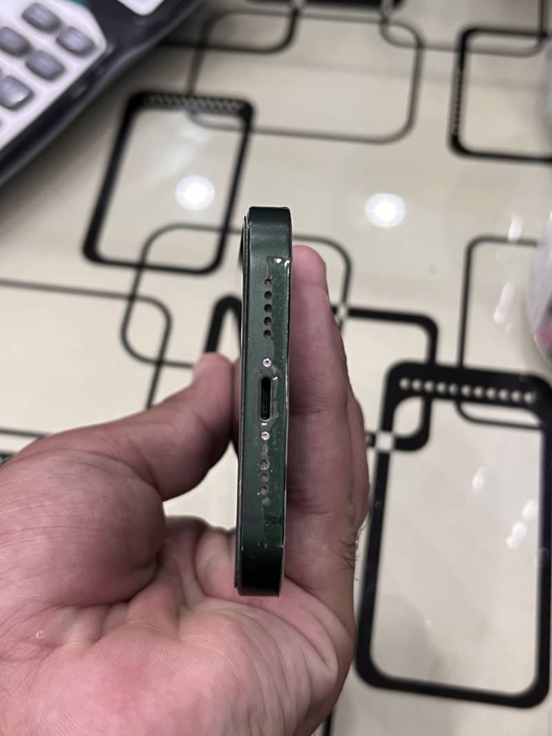 Apple iPhone 13 5