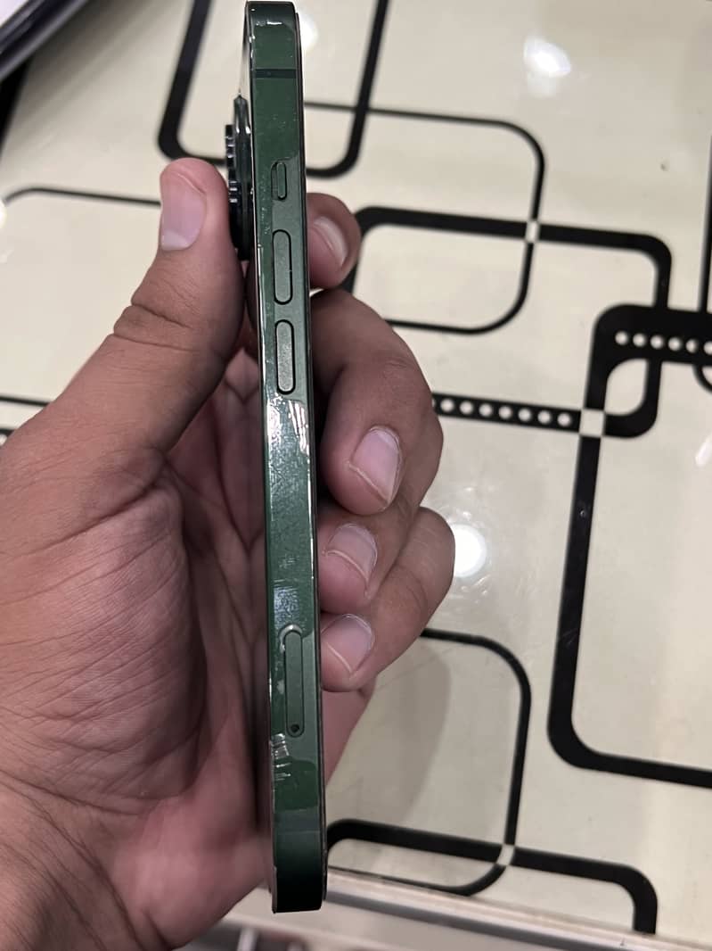 Apple iPhone 13 6
