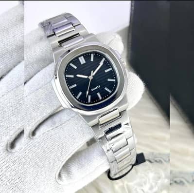 ⌚ Stylish Silver & Black Quartz Watch – Modern Premium Edition