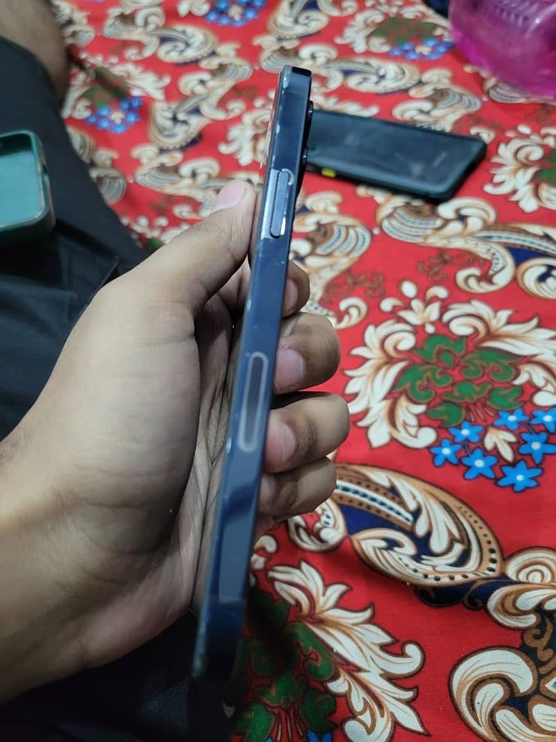 Apple iPhone 12 4