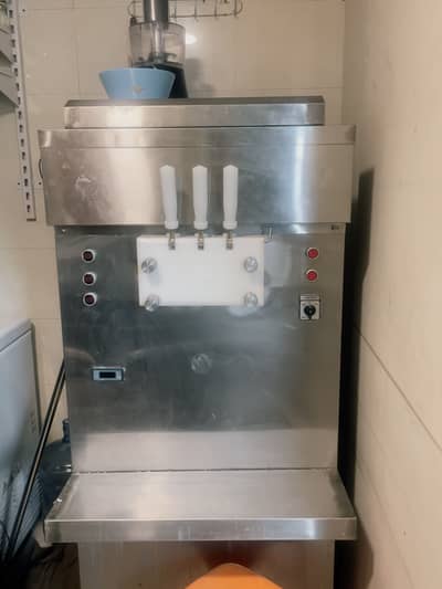 I am seling my ice cream machine