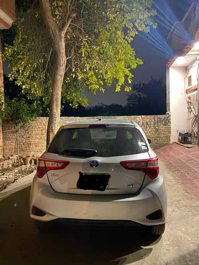 Toyota vitz hybrid F 1.5