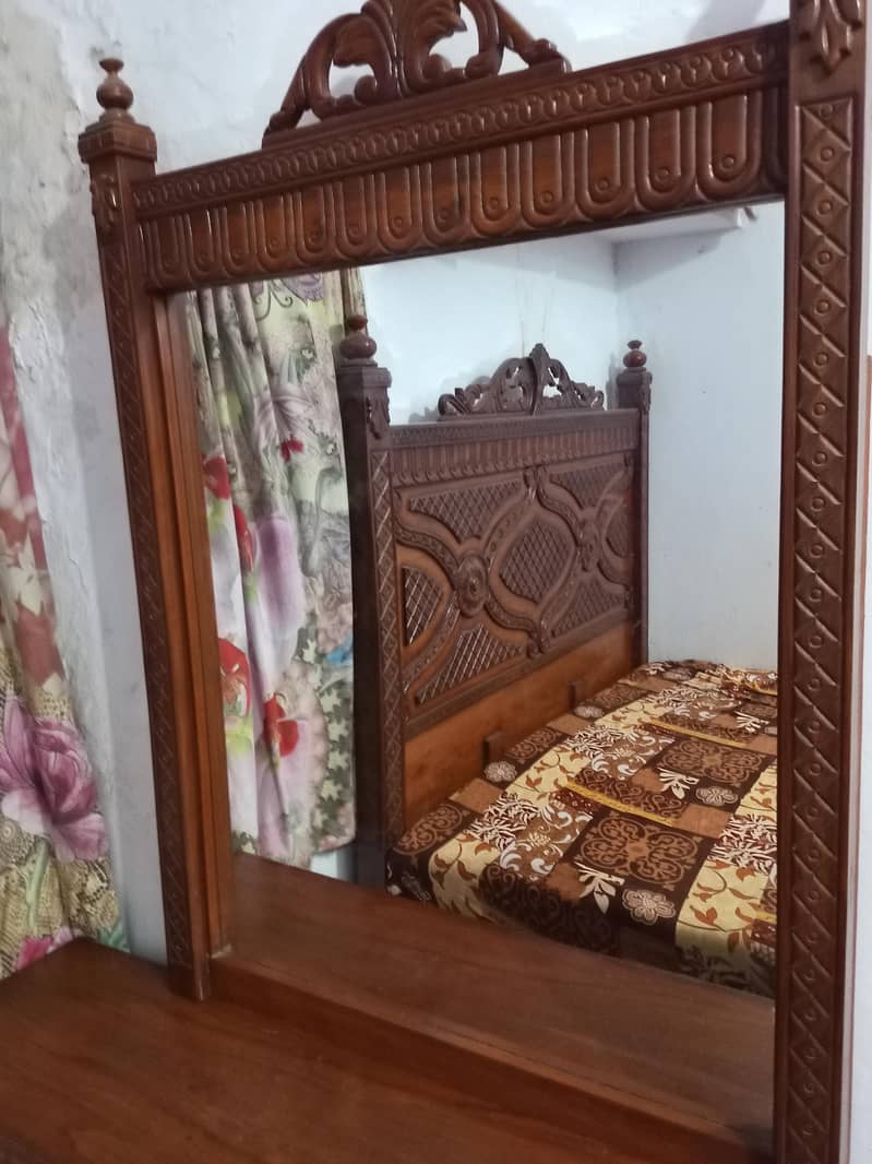 Dressing table mirror 0