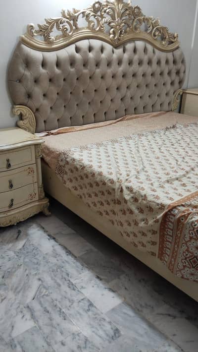 Bedroom set without mattress