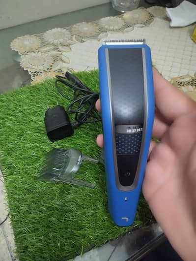 Philips trimmer HC5612 with 2 clips with charger