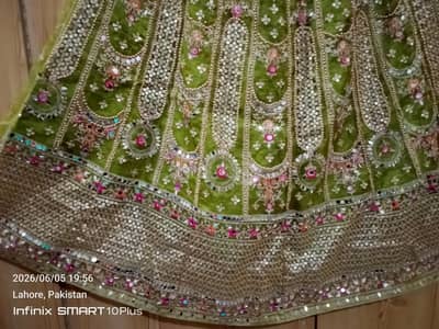 mehndi lehnga