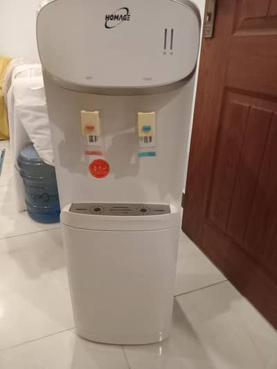 Homage Dispenser