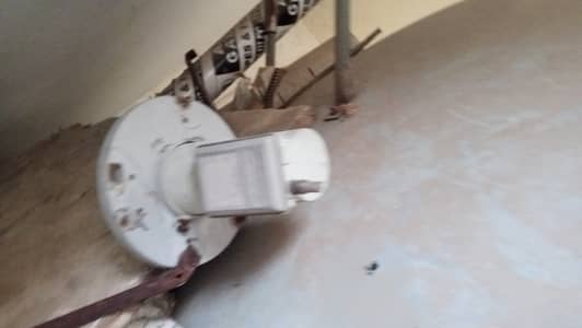 3 dishes antennas and 3 lnb for sale i want money good condition
