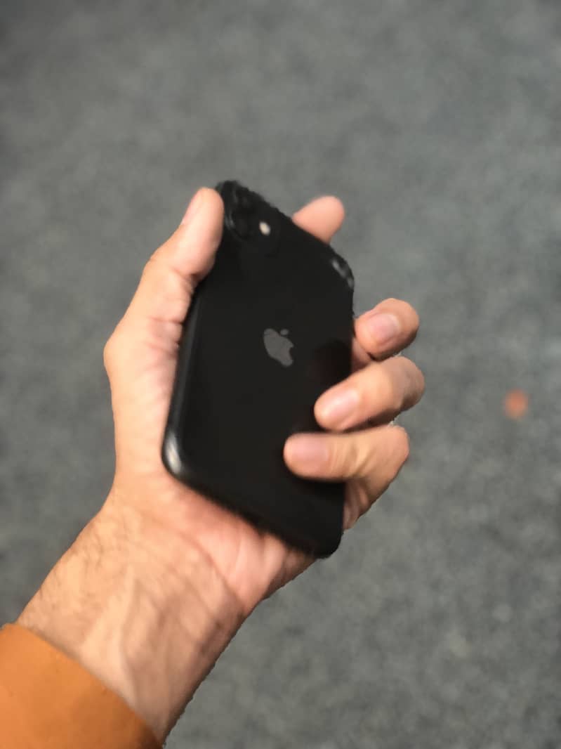 Apple iPhone 11 3