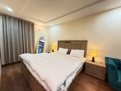 One bedroom apartment per day available Gulbug green Ialamabad lukurya furnished apartment per day