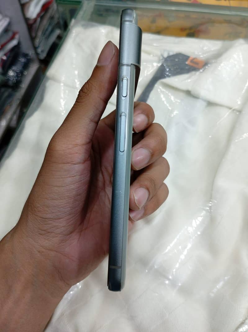 Google Pixel 8 4