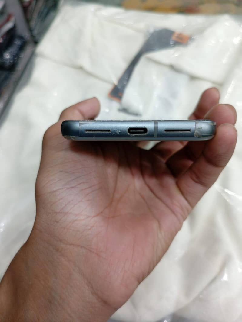 Google Pixel 8 6