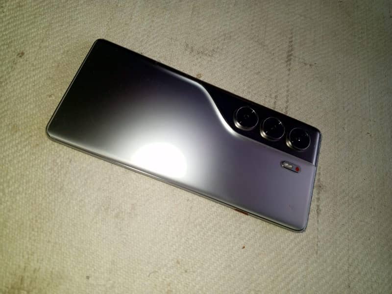 Tecno CAMON 40 Pro 1